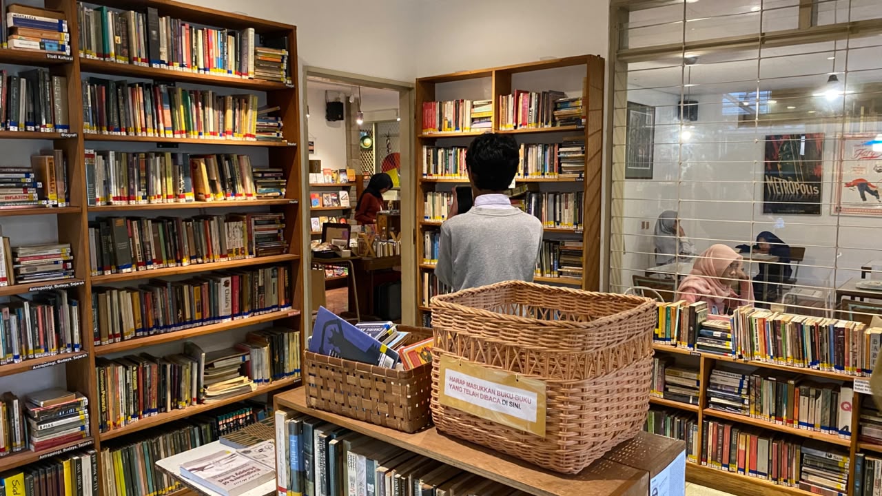 A Half-Library Café called Kineruku